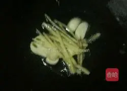 Illustration of how to make fried rice noodles with potatoes and kelp 2