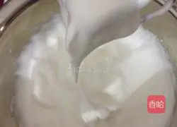 Illustration of how to make seaweed and meat floss cake rolls 2