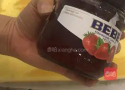 Strawberry Petit Four Cake Roll Recipe Illustration 13