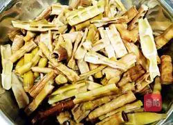 Illustration of how to cook duck with smoked bamboo shoots 5