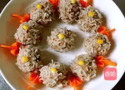 Illustration of how to make pearl meatballs 3