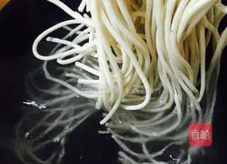 Illustration of how to make braised noodles with shrimps, ham, shiitake mushrooms 13