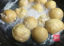 Illustration of braised gluten in braised oil 10