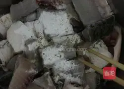 Illustration of how to stew spicy fish with soybean sprouts 2