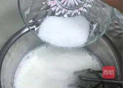 Strawberry Petit Four Cake Roll Recipe Illustration 4