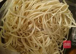 Illustration of hand-rolled noodles 12