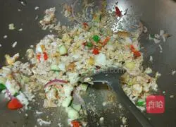 Illustration of how to make tuna fried rice 8