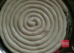 Illustration of how to pull the strips on the plate 7