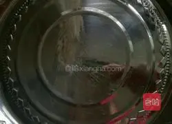 Illustration of how to pull the strips on the plate 6