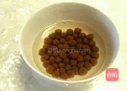 Illustration of how to make original pearl milk tea 9