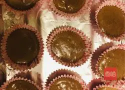 Illustration of how to make Christmas hat strawberry cup cake 10