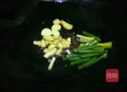 Illustration of how to make braised chicken legs with carrots and potatoes 6