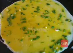 Illustration of how to make scallion egg burritos 4