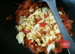 Illustration of how to make braised noodles with eggs and tomatoes 6