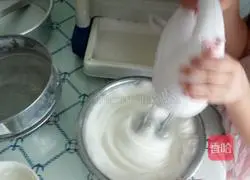 Illustration of how to make chiffon cake without mistakes 3