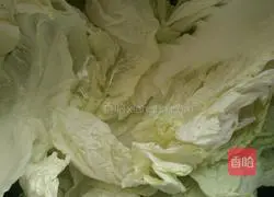 Illustration of how to make cabbage and carrot meatballs 3