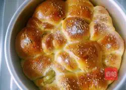 Illustration of making fancy buns 5