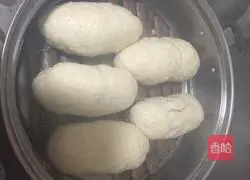 Illustration of how to make caterpillar bread 7