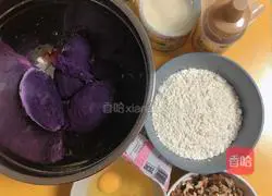 Purple sweet potato and walnut muffin cake Illustration of how to do it 1