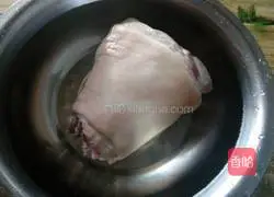 Illustration of how to make secret sauce elbows 3