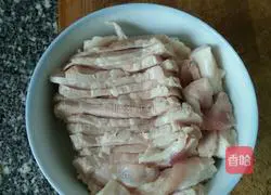 Illustration of home-style braised pork with pickles 3