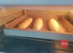 Illustration of how to make light cream caterpillar bread 16