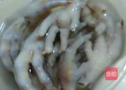 Illustration of how to make five-spice braised chicken feet 3