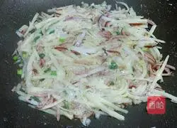 Illustration of how to make bacon and potato pancakes 3