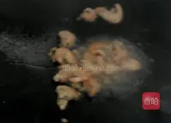 Stir-fried dried shrimps Illustration of how to make rice noodles 3