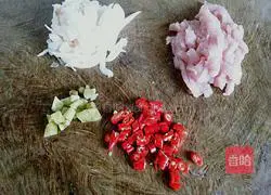 Illustration of how to make shredded pork with kimchi and sweet potato noodles (sour and spicy version) 2