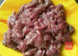 Illustration of how to make spicy beef vermicelli 1