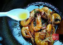 Illustration of how to fry shrimps in oil 12