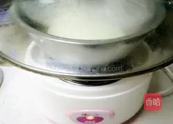 Illustration of how to make pizza in a pan 4