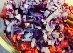 Illustration of how to make red stewed beef patties with pan-fried beef patties 5