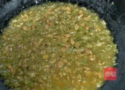 Illustration of how to make knife-cut noodles 14