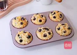 Illustration of how to make crispy blueberry muffin cake 19