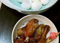 Illustration of how to make whole chicken braised pork rice 1