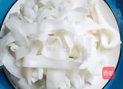 Illustration of how to make fried rice noodles with chicken 6