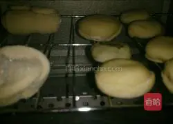 Illustration of how to make mung bean cake and quick-cooked egg puff pastry bread 7