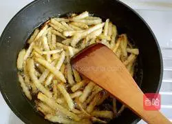 Illustration of how to make homemade French fries 12