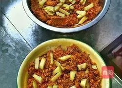 Illustration of how to make steamed pork with soy sauce powder 4