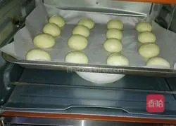 Illustration of how to make raisin buns 11