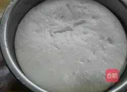 Illustration of how to make pork buns with cured sauce 8