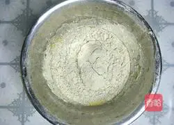 Illustration of how to make Matcha flavored cake roll 4