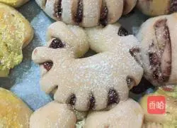 Caterpillar Jam Bread Recipe Illustration 11