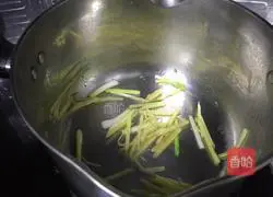 Illustration of how to make tuna bone soup 7