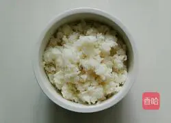 Illustration of how to make spicy kimchi bibimbap 5