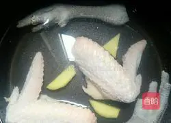 Illustration of how to make braised chicken wings and chicken feet 2