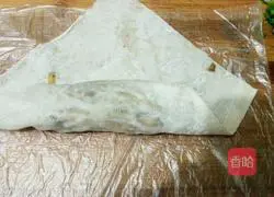 Illustration of how to make three silk spring rolls 11