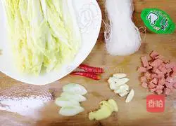 Illustration of how to make vermicelli and baby vegetables in soup 1